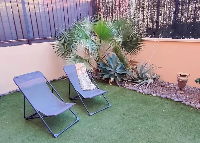 Апартаменты Urban Garden Hideaway *